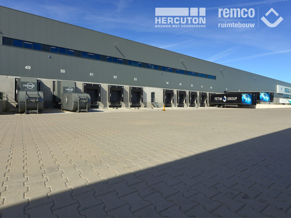 Bouwcombinatie Hercuton / Remco Ruimtebouw realiseerde turn-key een distributiecentrum van maar liefst 60.000 m2 voor Fetim Group. - docks