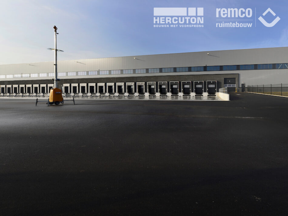 Het 20.640 m² tellende distributiecentrum op bedrijventerrein Gaasperwaard in Vianen is gebouwd door bouwcombinatie Hercuton - Remco Ruimtebouw