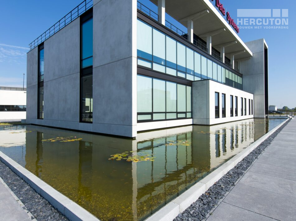 Hercuton realiseerde het state-of-the-art EMEA distributiecentrum met loft kantoor van Hitachi Vantara in Zaltbommel