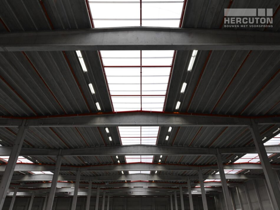 Hercuton heeft in Moerdijk meerdere gebouwen gerealiseerd voor Inter-Sprint. Dit keer ging het om twee bedrijfsruimtes met kantoor. - werkplaats