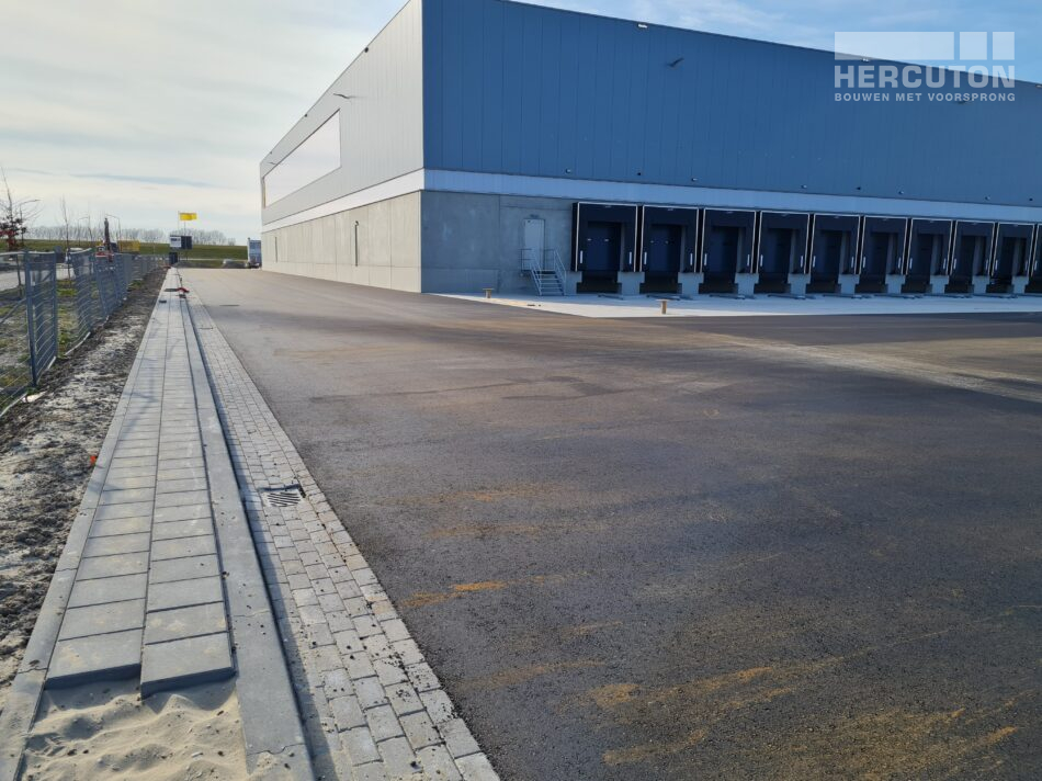 12491 DHL Dordrecht 1e fase asfalt gereed-1