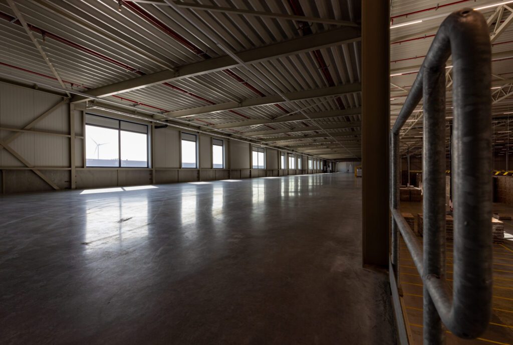 Distripark-Maasvlakte-II-10-scaled