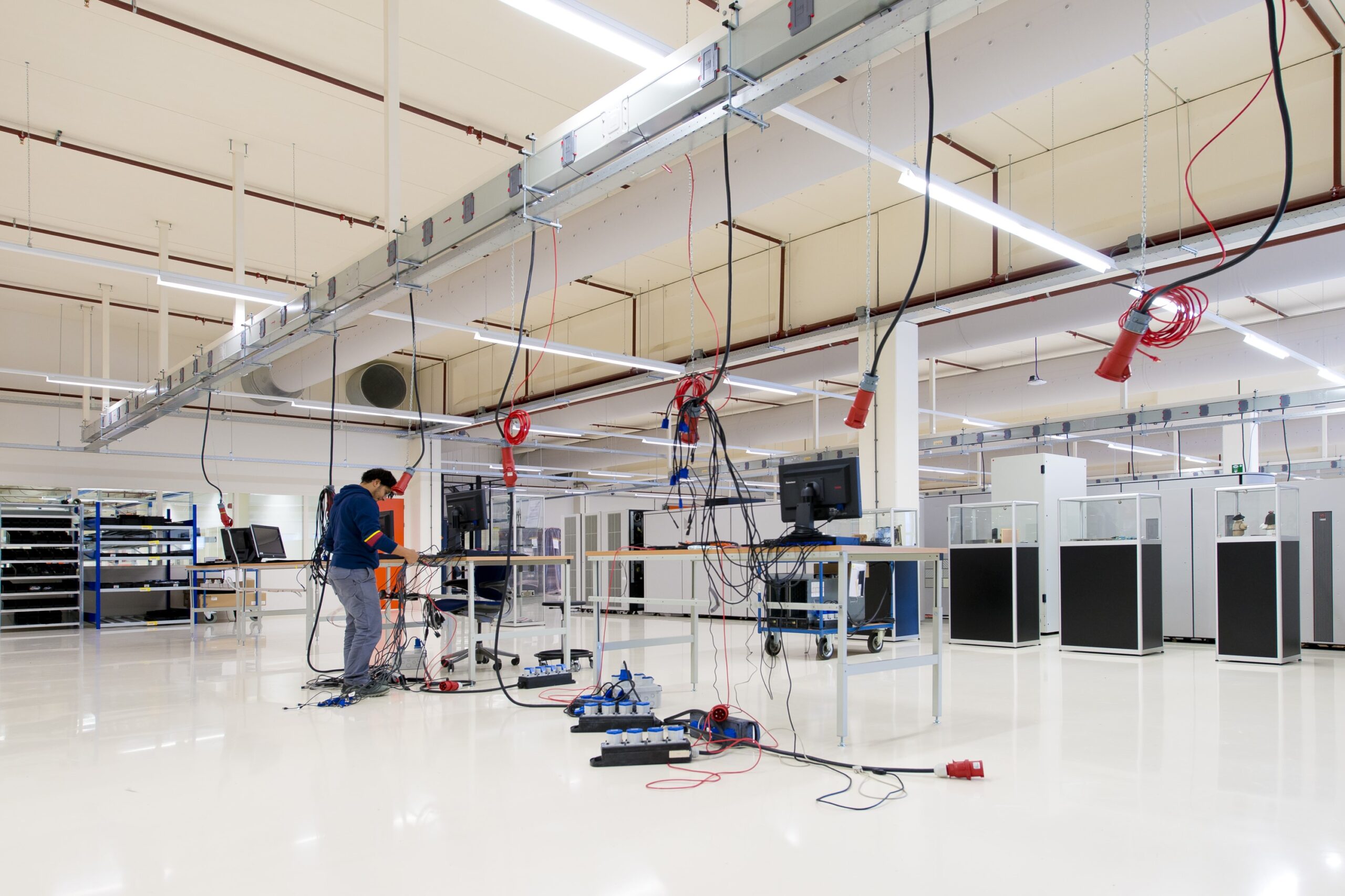 Productieruimte door Hercuton met stroompunten