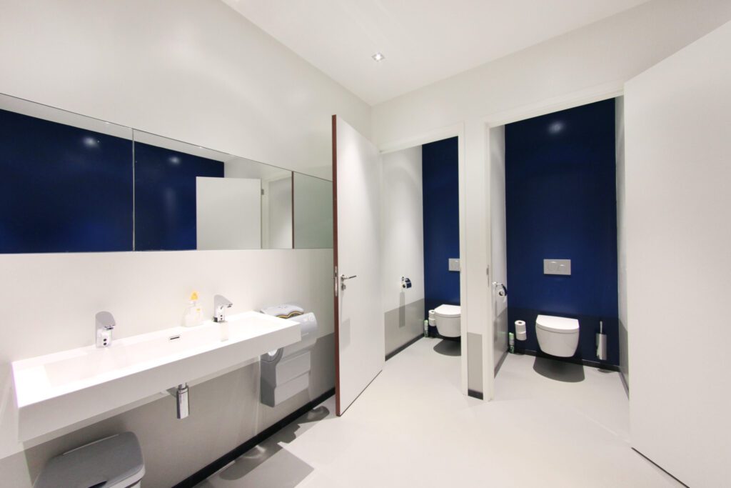 Martens-en-Van-Oord-TOILET-WIT-1-scaled