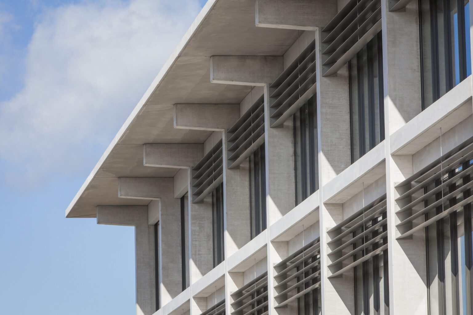 nieuwbouw bedrijfspand bouwen van prefab beton